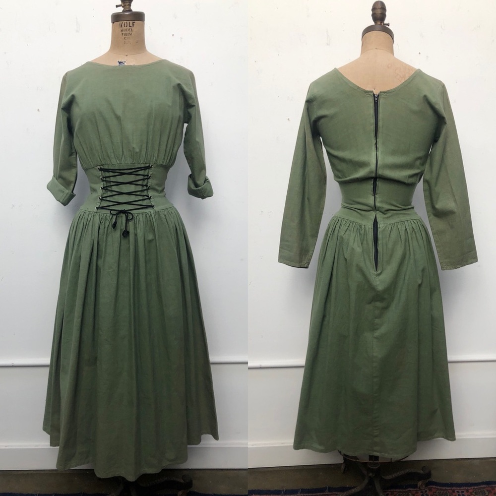 Green cotton dress with lace up waist